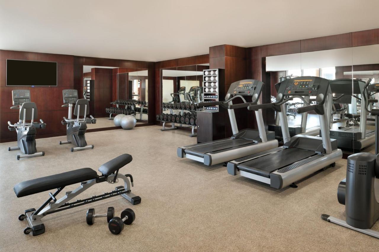 Marriott Executive Apartments Manama, Bahrain Eksteriør bilde A gym at a hotel