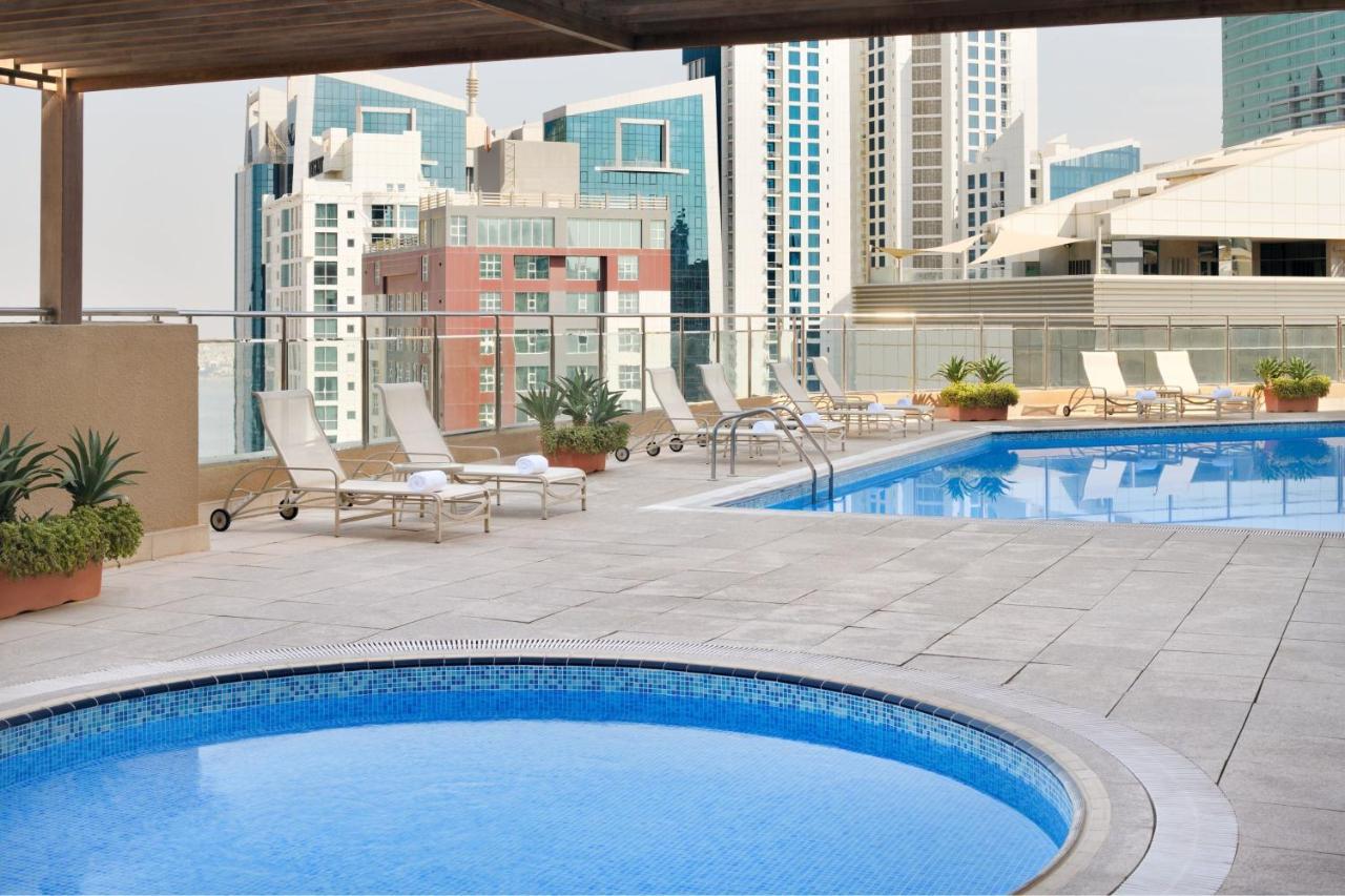 Marriott Executive Apartments Manama, Bahrain Eksteriør bilde Rooftop pool