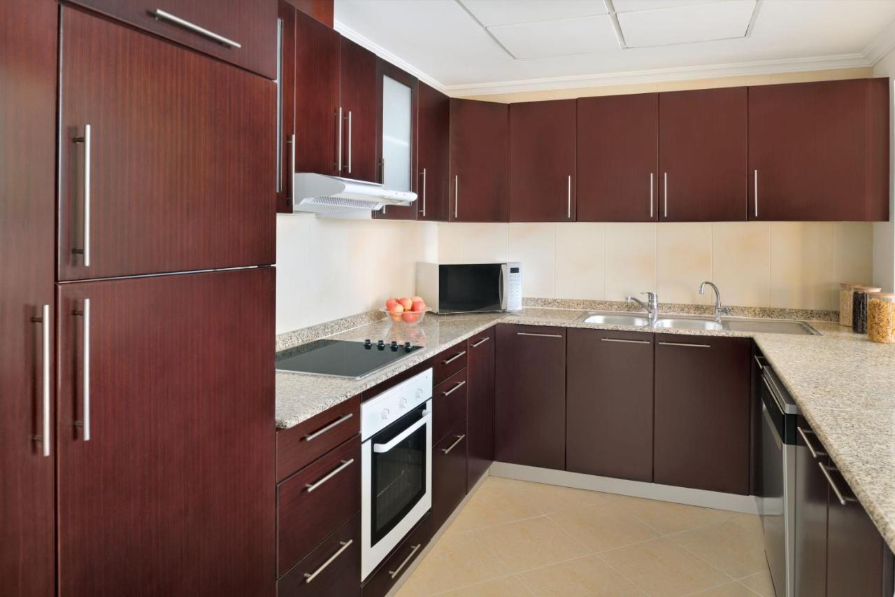 Marriott Executive Apartments Manama, Bahrain Eksteriør bilde A modern kitchen