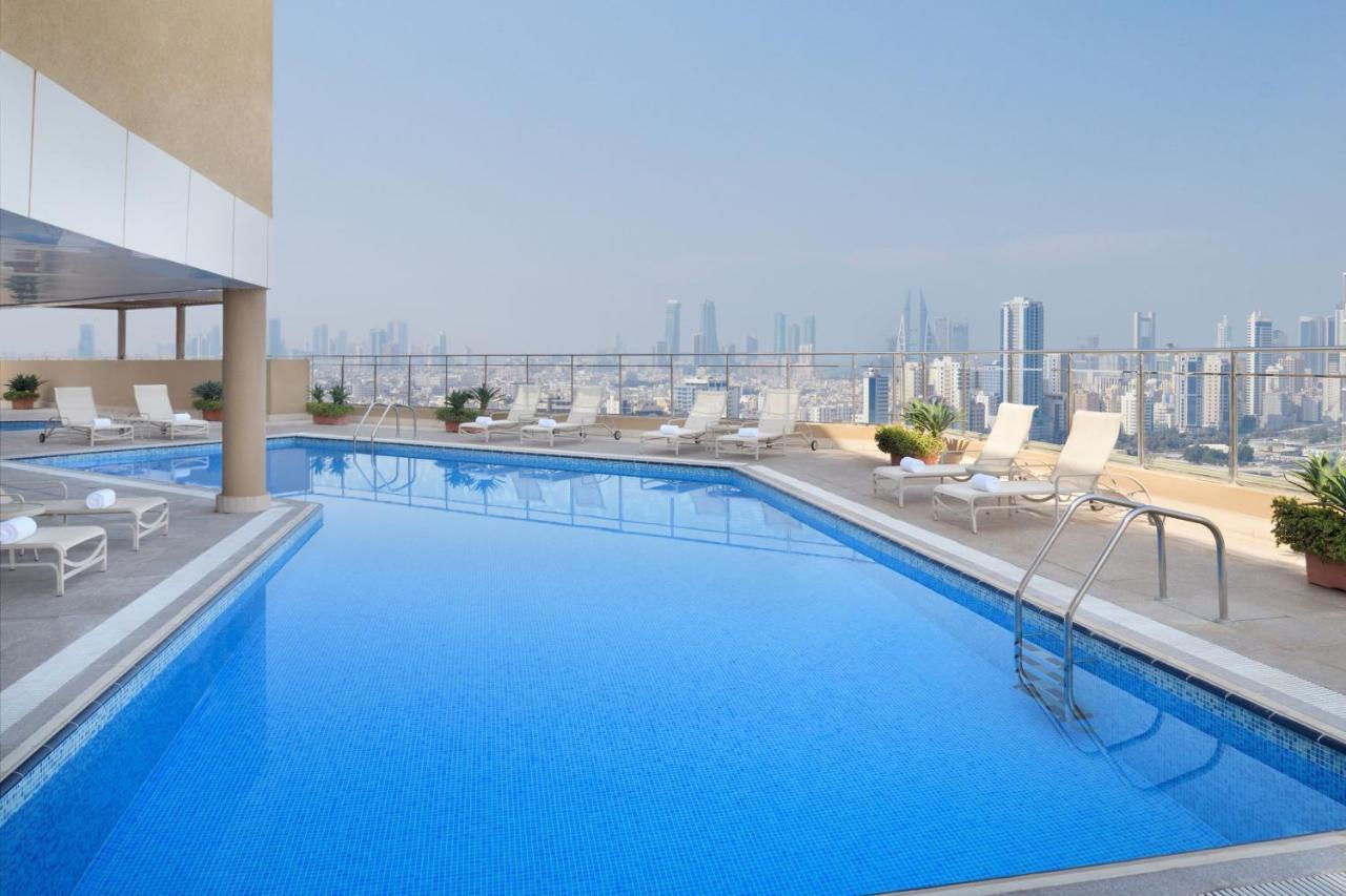 Marriott Executive Apartments Manama, Bahrain Eksteriør bilde Rooftop pool