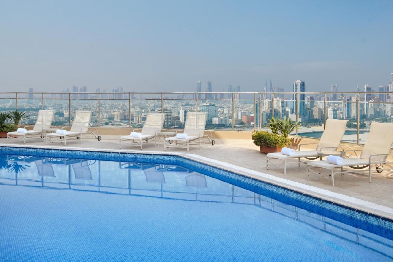 Marriott Executive Apartments Manama, Bahrain Eksteriør bilde Rooftop pool