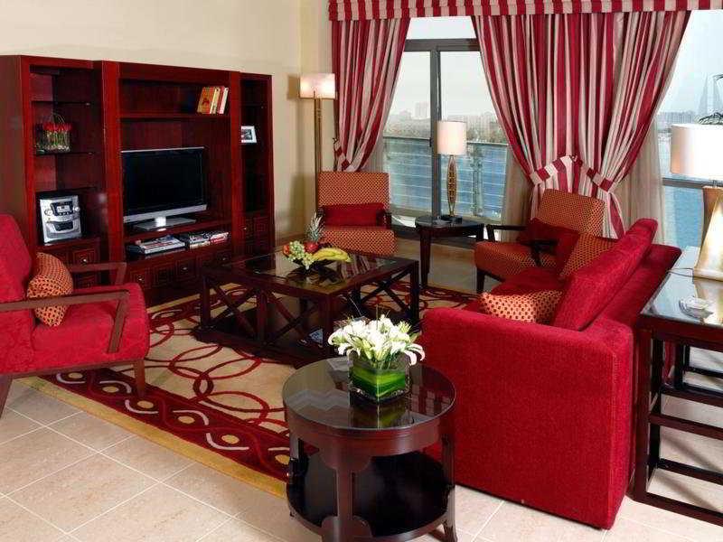 Marriott Executive Apartments Manama, Bahrain Eksteriør bilde A living room at the Jumeirah Emirates Towers Hotel